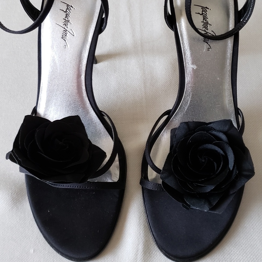 Jacqueline Ferrar Odette Dress Sandal in Black.